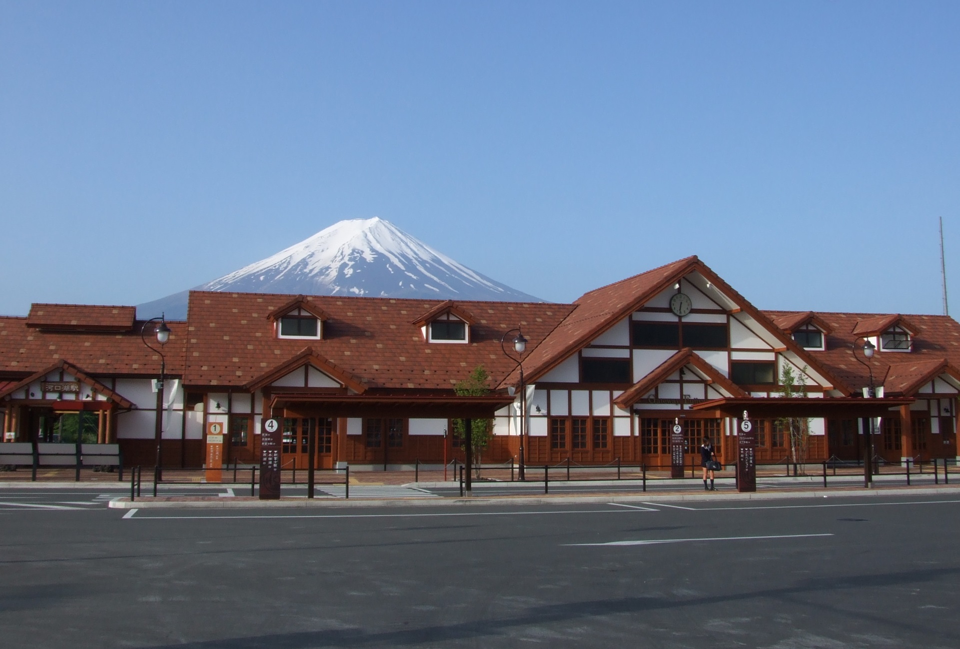 河口湖駅と御殿場プレミアム・アウトレットが最短60分!「河口湖駅・富士急ハイランド~御殿場駅・御殿場プレミアム・アウトレット線」 ~10月1日(日)から特急バスが運行を開始いたします~|三菱 河口湖駅と御殿場プレミアム・アウトレットが最短60分!「河口湖駅・富士急ハイランド~御殿場駅・御殿場プレミアム・アウトレット線」 ~10月1日(日)から特急バスが運行を開始いたします~|三菱