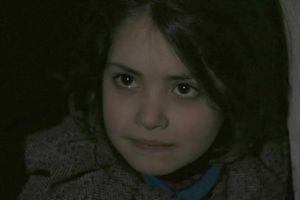 爆撃から地下室に身をひそめる女の子　東グータ　Copyright_UN