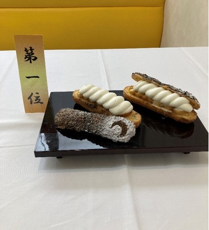 製菓部門：「餅月エクレール」