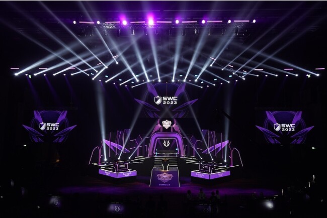 ワールド決勝のテーマカラーである闇属性の紫色で装飾された会場