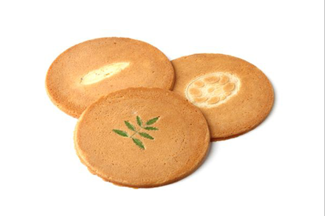 毎月変わる定番菓子(例) 毎月変わる定番菓子(例)