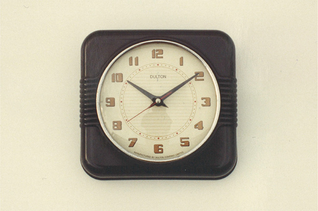 1988年創業の1stプロダクト。小さな会社がボディや文字盤をオリジナルで型から作ることは一種の賭けの様な物だった。ボディは国内、ムーブメントは台湾で生産し、社内で組み立て作業をし、出荷していたという。当時から時計のデザインにかける情熱が伺える。