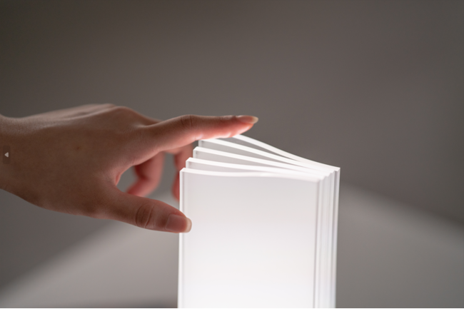 サンドペーパーで削った複数のアクリル板を使用