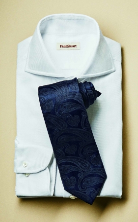 ポール・スチュアート（紳士服） “QUINTESSENTIAL COLLECTION” 「GIZAフレンチツイルドレスシャツ」と 「ネイビーペイズリータイ」