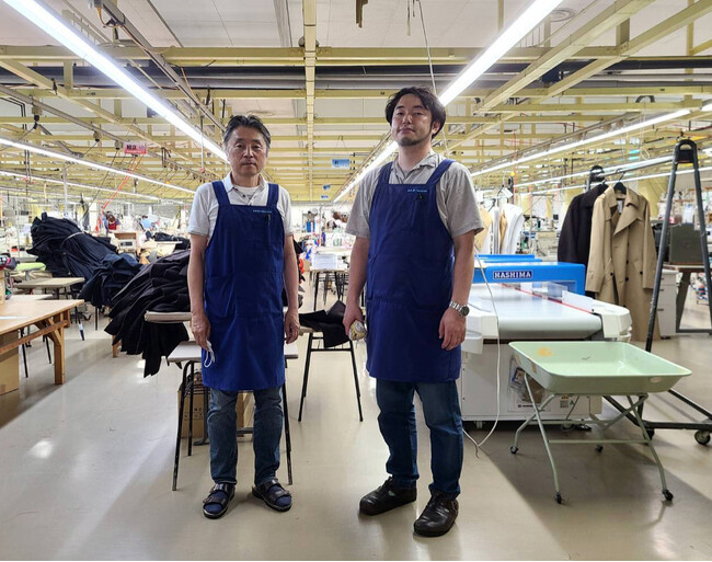 工場見学インスタライブで説明する 技術顧問 和田 秀一(左）、工場長 青木 豪(右)