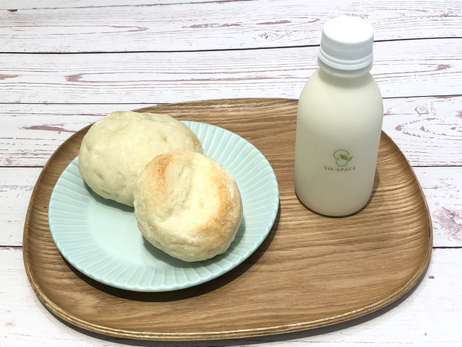 特製のパン「イソフラボンボン」と豆乳