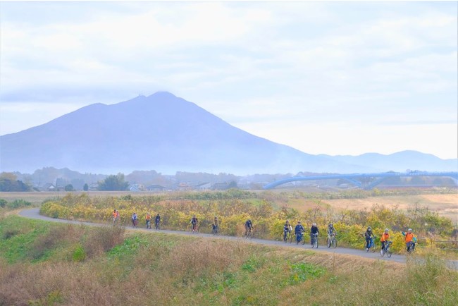 筑波山麓のふもとを走るサイクリングツアー。