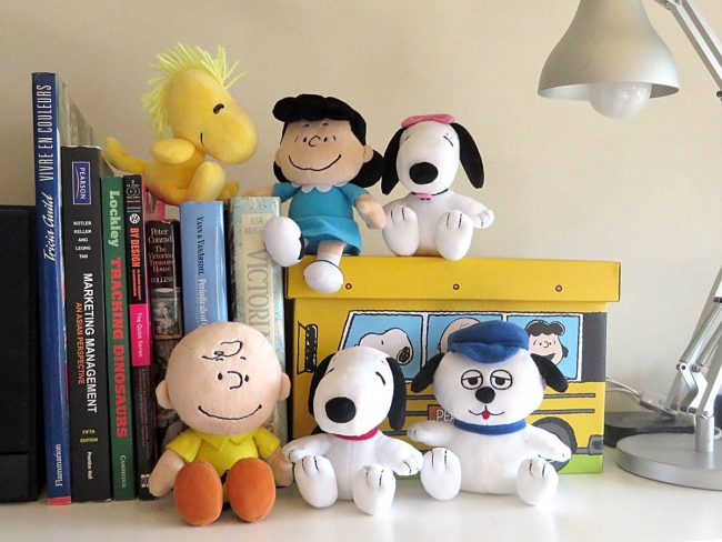 スヌーピーの仲間たちを黄色いスクールバスでお届け 『PEANUTS