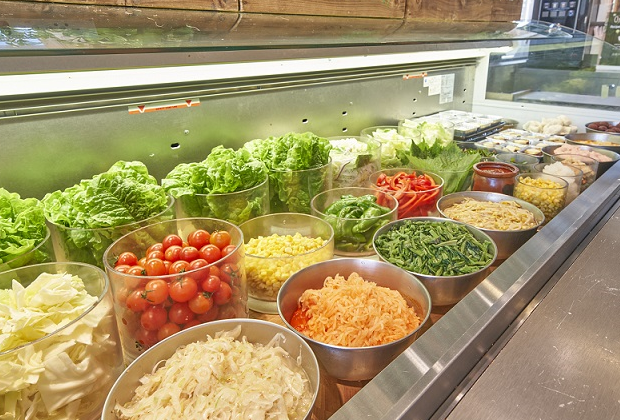 新鮮なサラダやデザート、アイスもビュッフェ形式で食べ放題「KAMIMURA BAR」 新鮮なサラダやデザート、アイスもビュッフェ形式で食べ放題「KAMIMURA BAR」