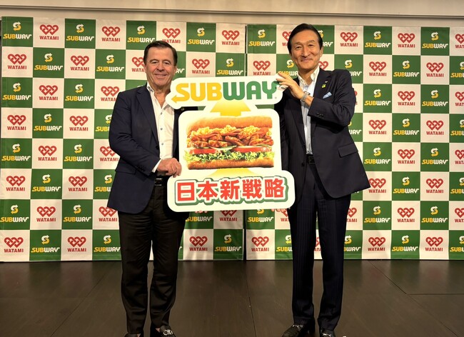 左から、Subway CEO ジョン・チッジー、ワタミ代表取締役会長 兼 社長CEO 渡邉　美樹