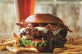 【TGI フライデーズ】GRILL THE WORLD ! 世界がかぶりつくバーガー祭『インターナショナル・バーガー・デー』