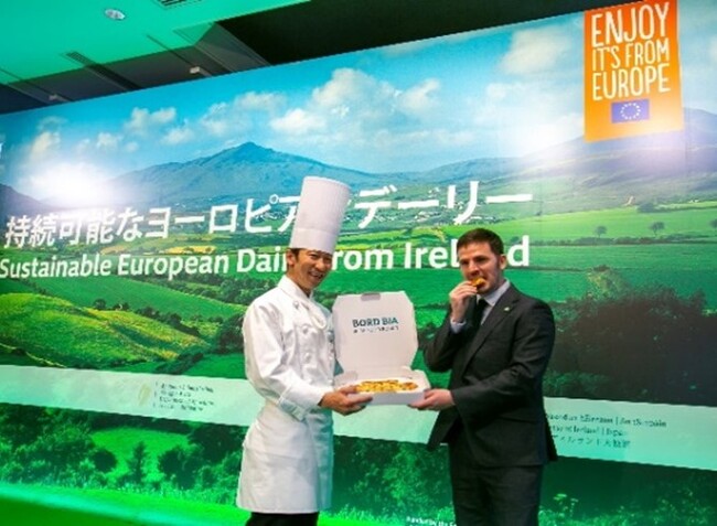 ヨーロピアン乳製品を使用したピザを試食