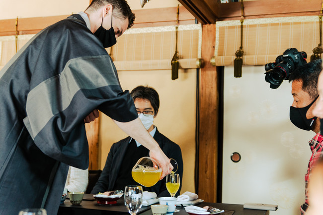 外国人茶師による日本茶サーブで実証実験スタート