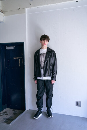 OUTER ￥33,000(TAX IN) PANTS ￥28,600(TAX IN)