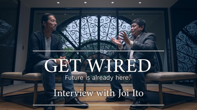 左から：『WIRED』日本版編集長・松島倫明、MITメディアラボ所長・伊藤穣一