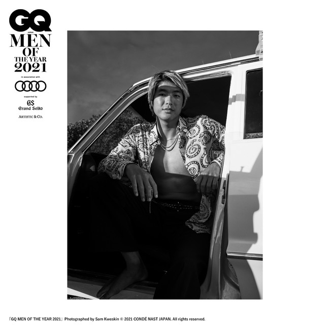 『GQ MEN OF THE YEAR 2021』Photographed by Maciej Kucia @ AVGVST © 2021 CONDÉ NAST JAPAN. All rights reserved.