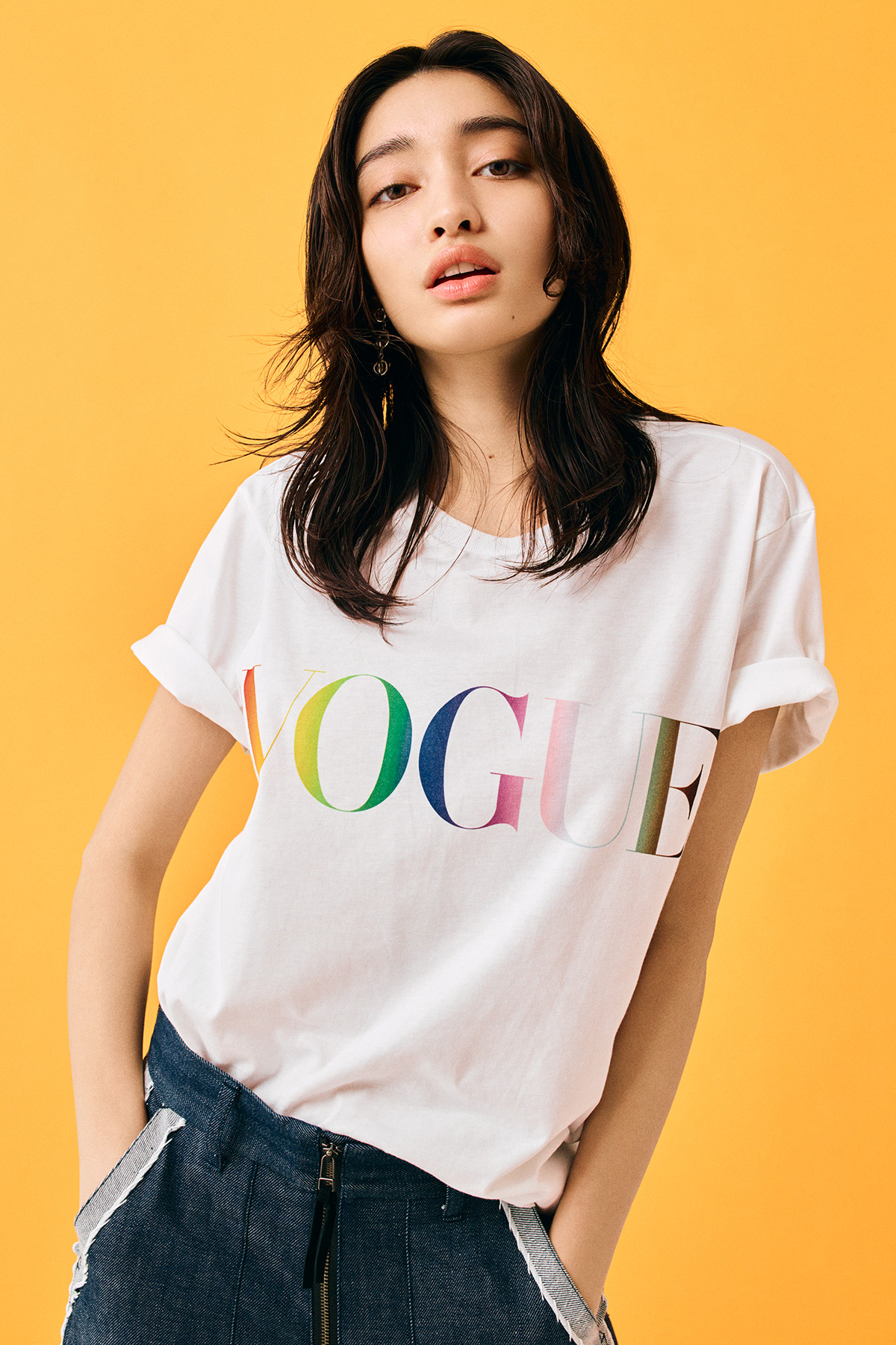 プライド月間2022「VOGUE Collection」レインボーカラーロゴのTシャツ 