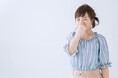 足の匂いを気にしている人は7割弱!実は秋冬に履くブーツや革靴も匂いに繋がる原因が多い!今すぐできる匂い対策に、おすすめのアイテムをご紹介