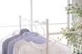 梅雨時期に71%の人が気になる“洗濯物の臭い”臭わないためのポイントと、部屋干しにも最適なインナーをご紹介!