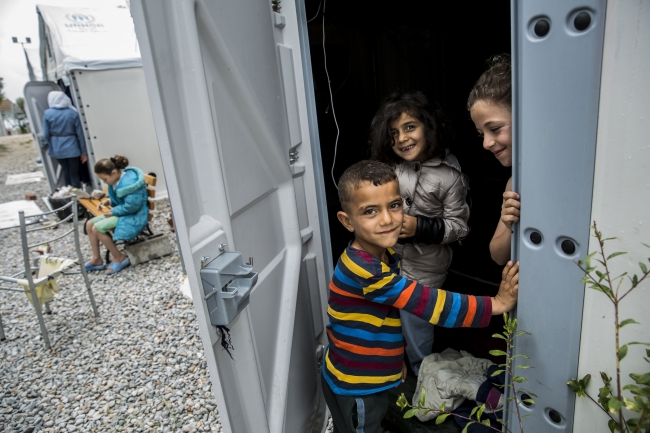 ギリシャに逃れ、シェルターで暮らす子どもたち ～ギリシャ・カラテペ難民キャンプにて～