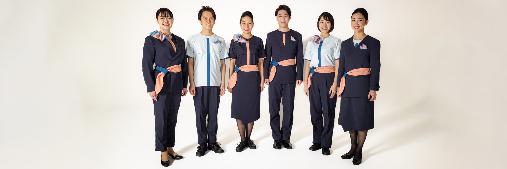 国際線新ブランド「Air Japan」のボーダレスな制服をオンワード商事が製作  多様な人材の活躍を目的に、性別を問わず、自分らしく着こなせるデザイン｜オンワード商事株式会社のプレスリリース