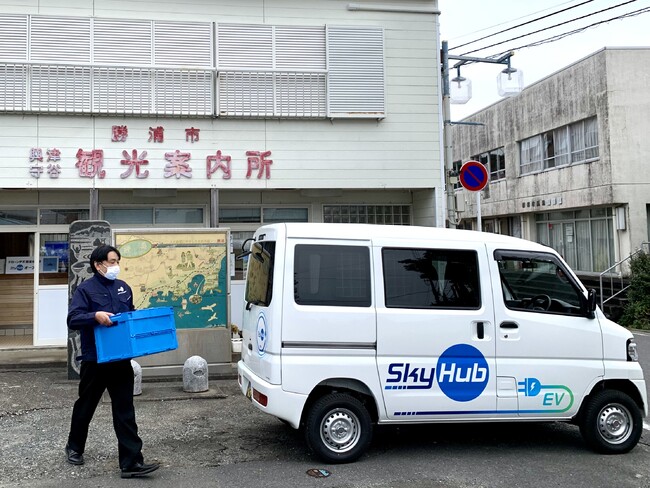 配送出発するEVバン (勝浦興津ドローンデポ(R)前) 配送出発するEVバン (勝浦興津ドローンデポ(R)前)