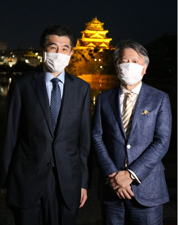 左：広島大学病院小児科　岡田賢教授、右：村上農園代表取締役社長　村上清貴