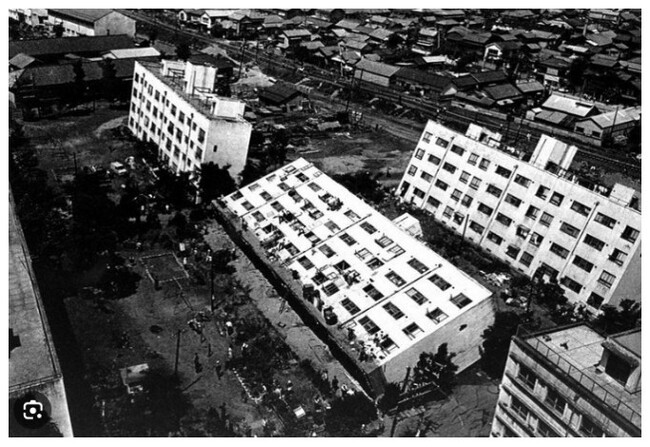 1964年新潟地震（新潟市中央区川岸町） 出典：国立公文書館