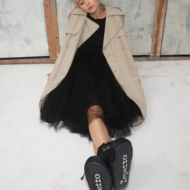 Warm up boots ￥12,100　Tutu skirt ￥50,600