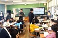 1クラスに40名の教職員が集まった公開授業　公立小学校で“思考習慣教育”への関心が高まる