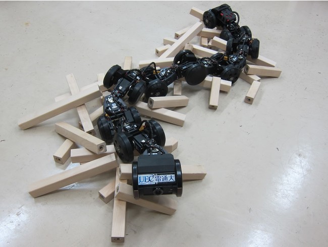 災害対応ヘビ型ロボットT2Snake-3　(C)国立大学法人電気通信大学 田中基康研究室