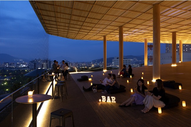 ROOF TOP BAR の様子 ROOF TOP BAR の様子