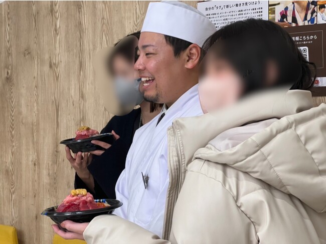 撮影時は、いつもお決まりの笑顔。 撮影時は、いつもお決まりの笑顔。