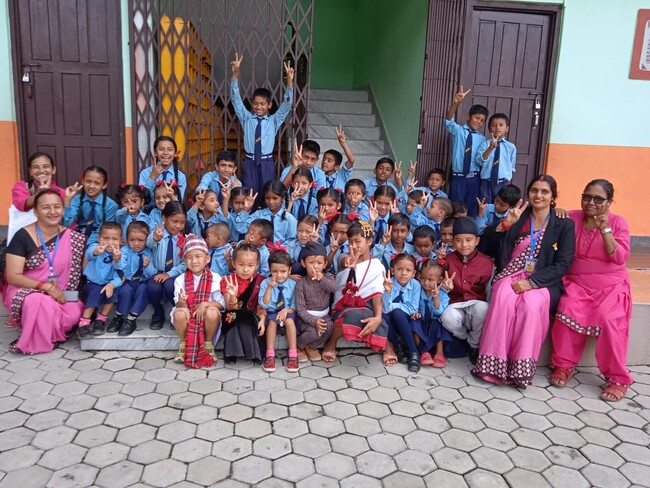 ネパール（ポカラ）小学校の子供たち
