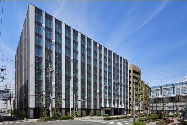 ホテルヴィスキオ京都 外観(写真右奥:京都駅越しに見る「ホテルグランヴィア京都」) ホテルヴィスキオ京都 外観(写真右奥:京都駅越しに見る「ホテルグランヴィア京都」)