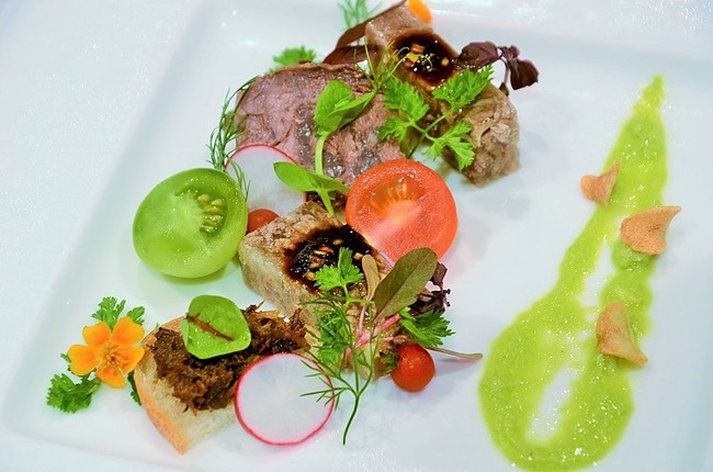 比婆牛彩り冷菜サラダ仕立て