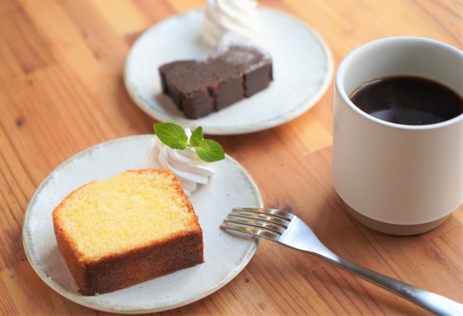 本日のケーキ（パウンドケーキ or ガトーショコラ）セット（コーヒーor紅茶orソフトドリンク付）　￥700 