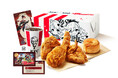 【KFC×原神】コラボデザインのチケットファイルやアクリルスタンドなど豪華アイテムが手に入る「原神コラボ・マジシャンパック」が10月2日(水)から10月31日(木)の期間限定で販売!