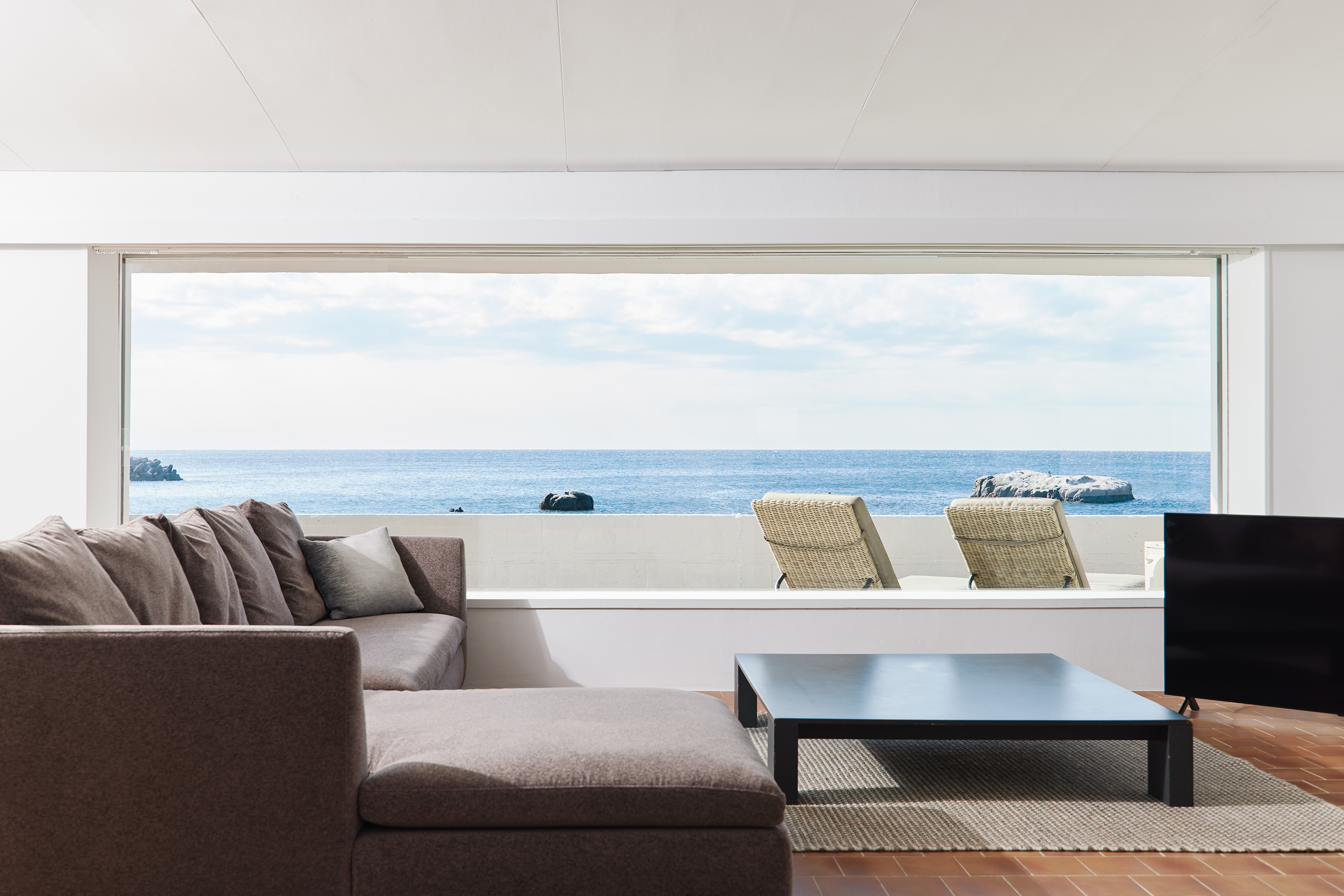 葉山の海に浮かぶ 白亜のバケーションヴィラ Hayama Funny House が全面リニューアルオープン 株式会社r Yのプレスリリース