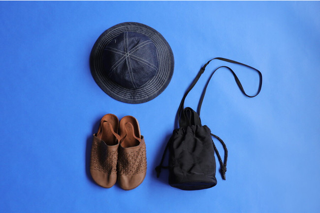 BSU-0055　デニムハット　￥3,960 ZG-00003　サンダル　￥5,940 ZC-00020　キルティングバッグ　￥3,960