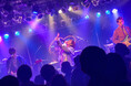 「フレンズ × ANTIQUA」がライブで爆発的人気!Z世代のファッションアイコンとして話題沸騰