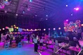 光る宝石探しに子どもたちが熱中。WHATAWON『ディスコ縁日』で生まれた非日常体験