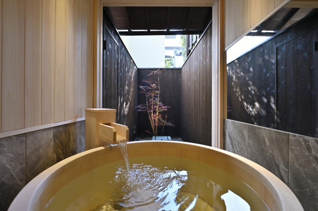 お風呂　 人工炭酸泉のヒノキ風呂