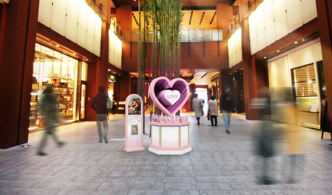 「LOVE×LOUVRE」オブジェ 「LOVE×LOUVRE」オブジェ