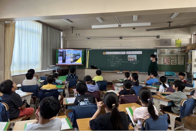 AI資料動画を活用した授業風景（椎名町小学校）