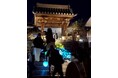 「秩父夜街彩さんぽ・お坊さんと歩く秋の夜巡礼ツアー ～午歳総開帳編～」を10月10日から全3回開催。ライトアップされた秩父札所と秩父神社を、提灯を手に巡る