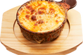 【ジョリーパスタ】あつあつ、グツグツの窯焼きチーズパスタをご堪能あれ!「“窯焼きチーズパスタ” クリーミー感動ボロネーゼ」新発売