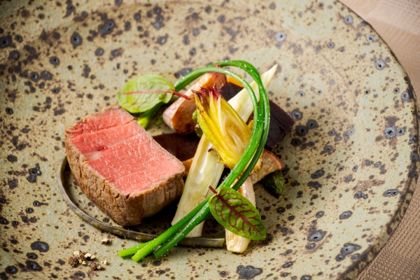 沖縄食材とひらまつが誇るフランス料理の技のかけ合わせで、新たな美食体験を