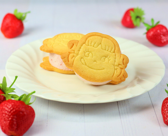 プレミアムPekoサンド（あまおう苺）