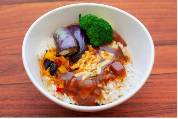 <もち麦ごはんのカレードリア> <もち麦ごはんのカレードリア>